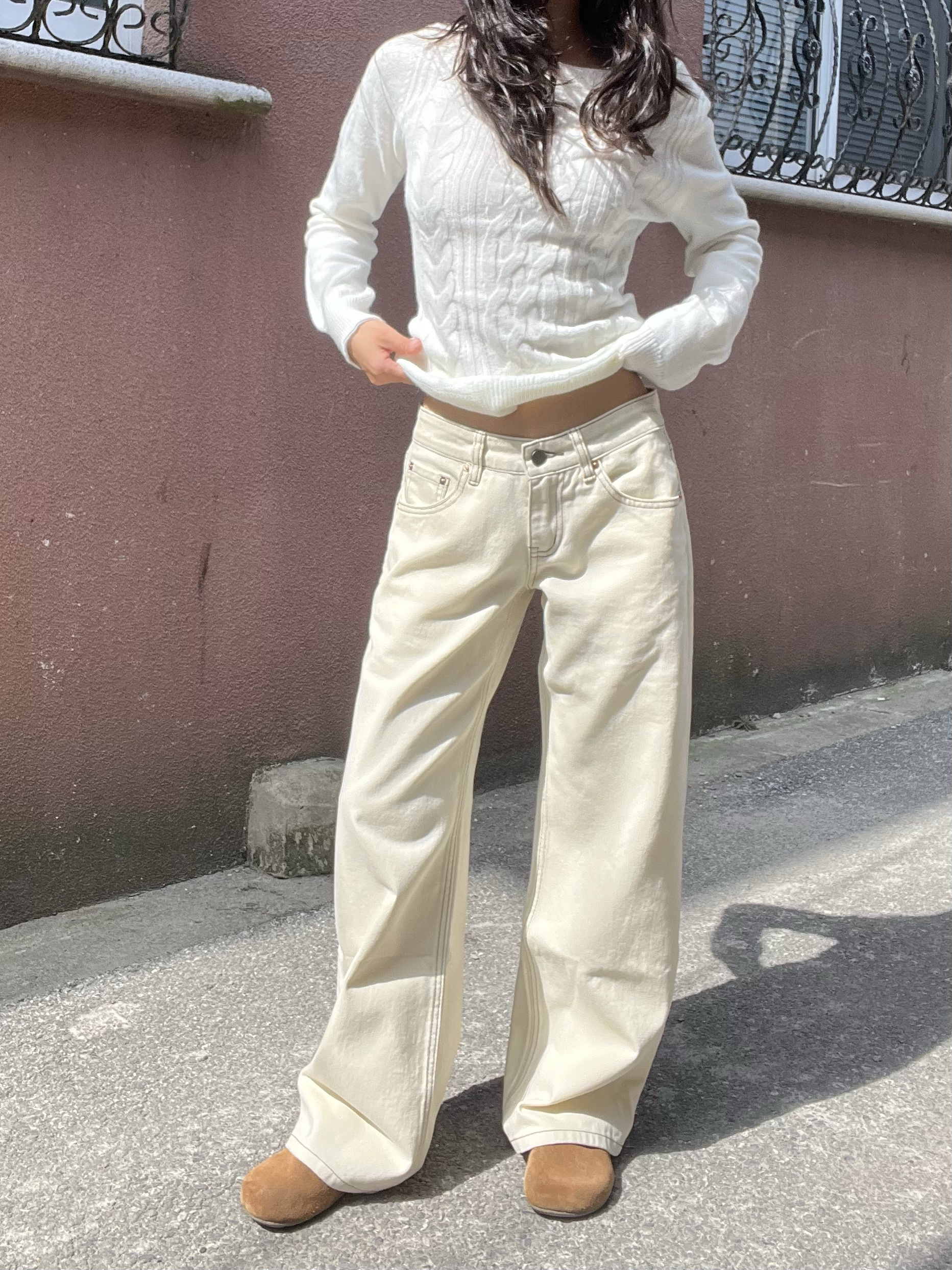 Beige Low-Waist Loose Slimming Straight Leg Pants for Petite Women - Spring 2025 Fashion Trend Beige Low-Waist Loose Slimming Straight Leg Pants for Petite Women - Spring 2025 Fashion Trend