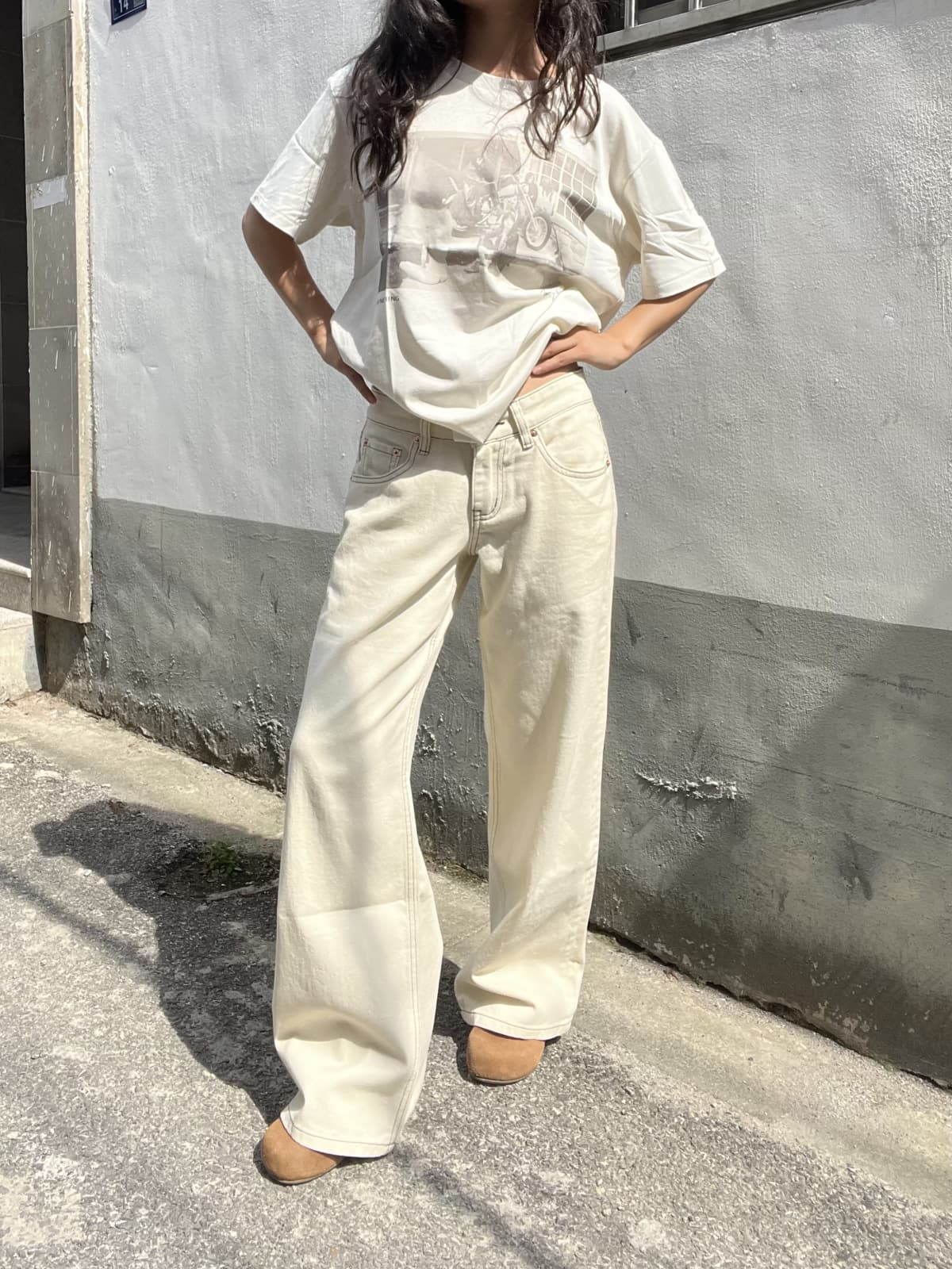 Beige Low-Waist Loose Slimming Straight Leg Pants for Petite Women - Spring 2025 Fashion Trend Beige Low-Waist Loose Slimming Straight Leg Pants for Petite Women - Spring 2025 Fashion Trend