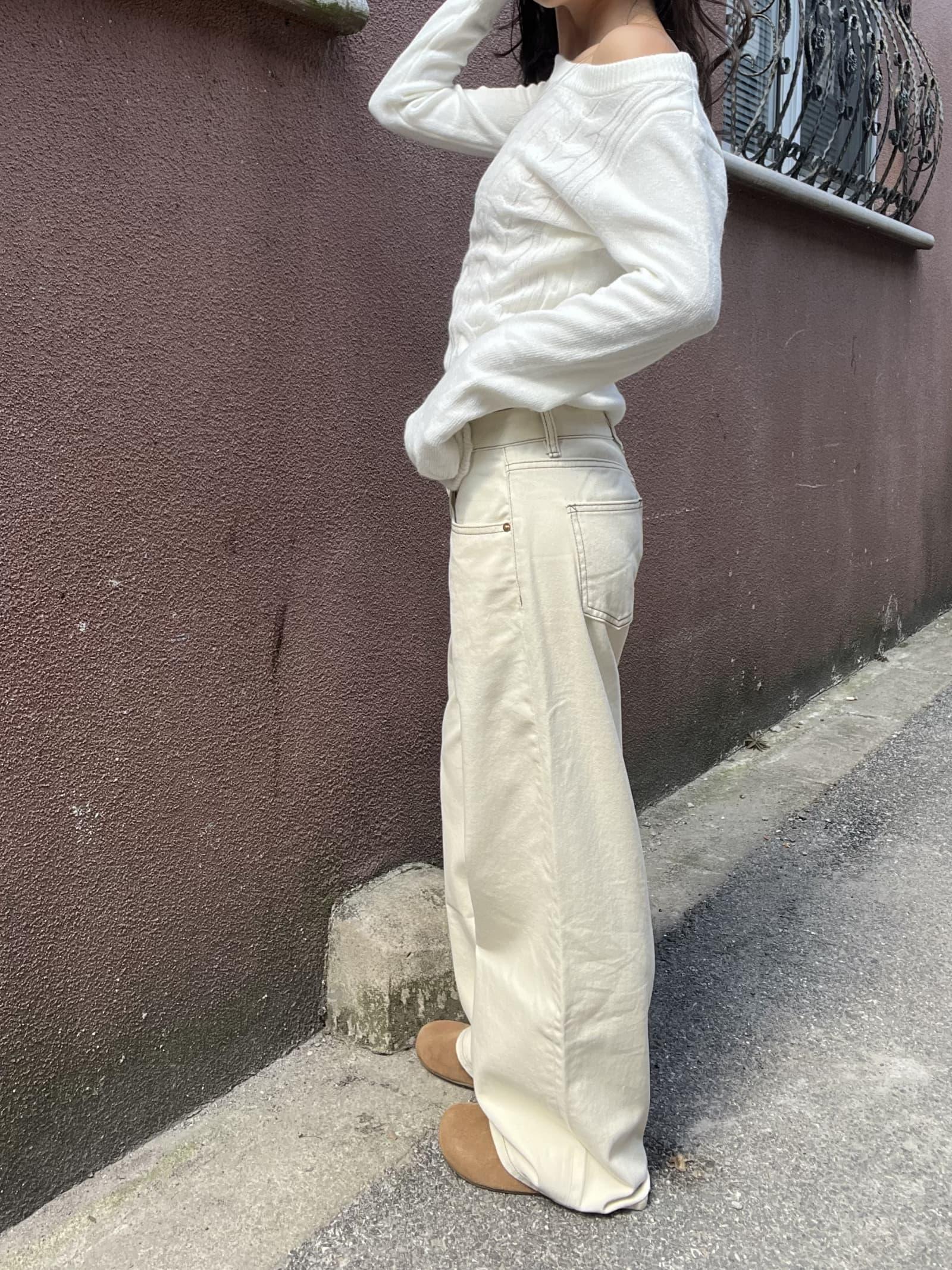 Beige Low-Waist Loose Slimming Straight Leg Pants for Petite Women - Spring 2025 Fashion Trend Beige Low-Waist Loose Slimming Straight Leg Pants for Petite Women - Spring 2025 Fashion Trend