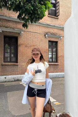 Black Cherry Print Fitted Round Neck Short Sleeve T-Shirt for Women - Cute Y2K Style Cherry Design