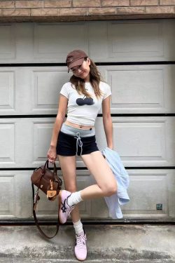 Black Cherry Print Fitted Round Neck Short Sleeve T-Shirt for Women - Cute Y2K Style Cherry Design