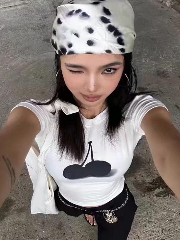 Black Cherry Print Fitted Round Neck Short Sleeve T-Shirt for Women - Cute Y2K Style Cherry Design Black Cherry Print Fitted Round Neck Short Sleeve T-Shirt for Women - Cute Y2K Style Cherry Design