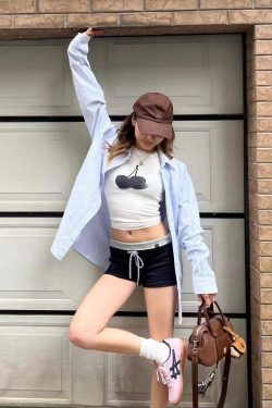 Black Cherry Print Fitted Round Neck Short Sleeve T-Shirt for Women - Cute Y2K Style Cherry Design