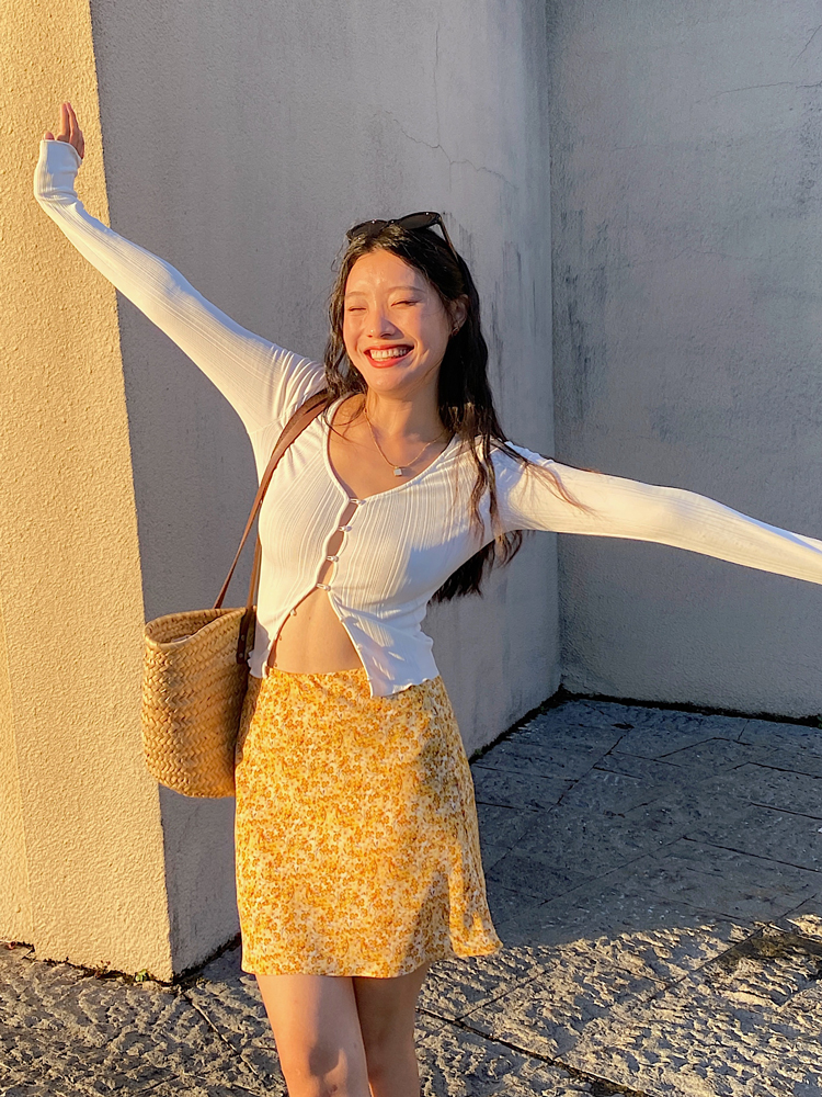 Black French Hollow-Out Knitted Cardigan for Women, Long Sleeve, Slim Fit, Sexy Niche Style, Trendy 90s Fashion Black French Hollow-Out Knitted Cardigan for Women, Long Sleeve, Slim Fit, Sexy Niche Style, Trendy 90s Fashion