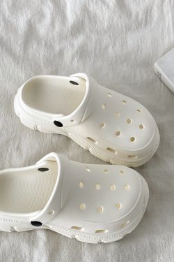 Black Thick-Soled Closed-Toe Hole Shoes for Women - 2025 Summer Outdoor Slippers, Beach Style, Cool Casual Footwear