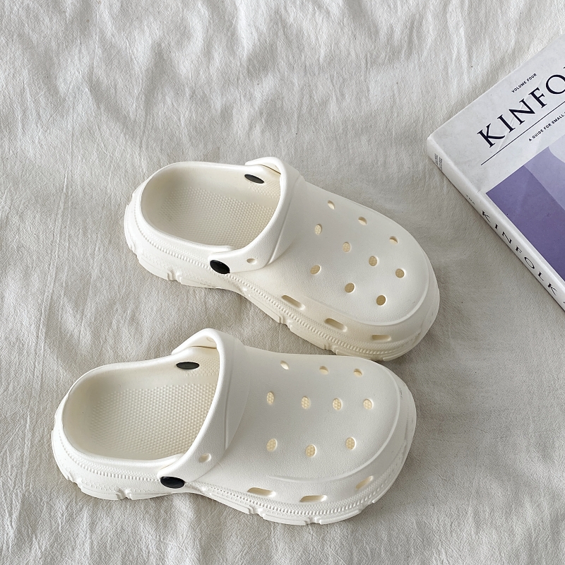 Black Thick-Soled Closed-Toe Hole Shoes for Women - 2025 Summer Outdoor Slippers, Beach Style, Cool Casual Footwear Black Thick-Soled Closed-Toe Hole Shoes for Women - 2025 Summer Outdoor Slippers, Beach Style, Cool Casual Footwear