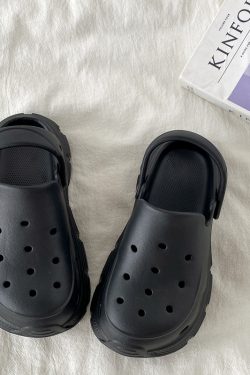 Black Thick-Soled Closed-Toe Hole Shoes for Women - 2025 Summer Outdoor Slippers, Beach Style, Cool Casual Footwear