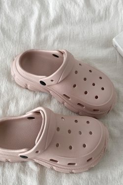 Black Thick-Soled Closed-Toe Hole Shoes for Women - 2025 Summer Outdoor Slippers, Beach Style, Cool Casual Footwear