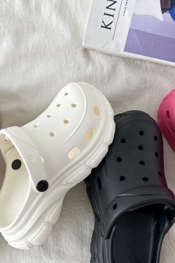 Black Thick-Soled Closed-Toe Hole Shoes for Women - 2025 Summer Outdoor Slippers, Beach Style, Cool Casual Footwear