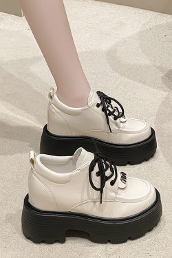 Black Thick-Soled Platform Loafers for Women - 2024 Vintage British College Style Low-Height Height-Increasing Flats