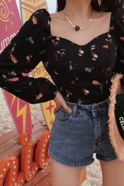 Black Vintage Square Neck Long Sleeve Shirt for Women - Slimming Waist-Cinching Design, Playful French Style, Perfect for Vacation