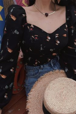 Black Vintage Square Neck Long Sleeve Shirt for Women - Slimming Waist-Cinching Design, Playful French Style, Perfect for Vacation