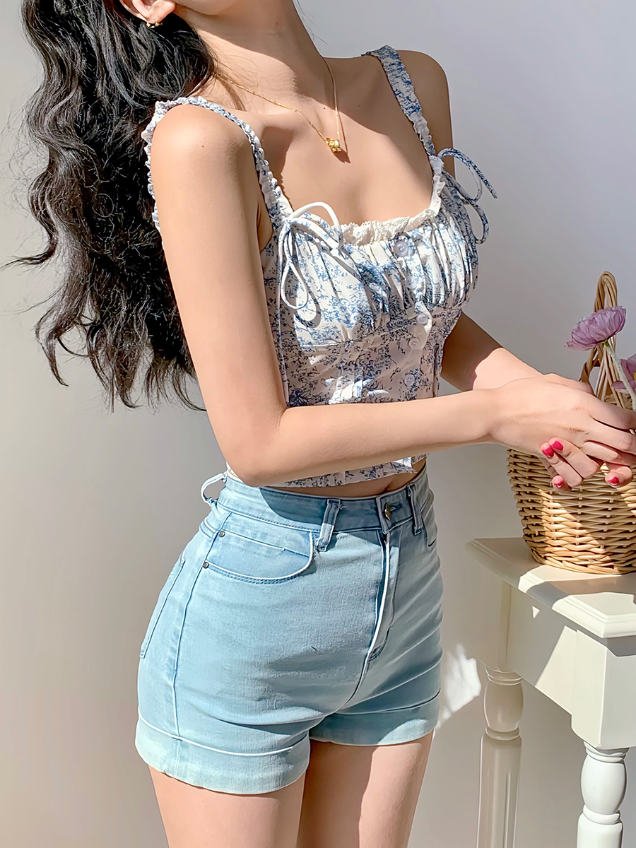 Blue Floral Camisole Top for Summer – Elastic Back Outer Wear, Fresh Girl Style, French-Inspired, Perfect for 90s and Y2K Looks Blue Floral Camisole Top for Summer – Elastic Back Outer Wear, Fresh Girl Style, French-Inspired, Perfect for 90s and Y2K Looks