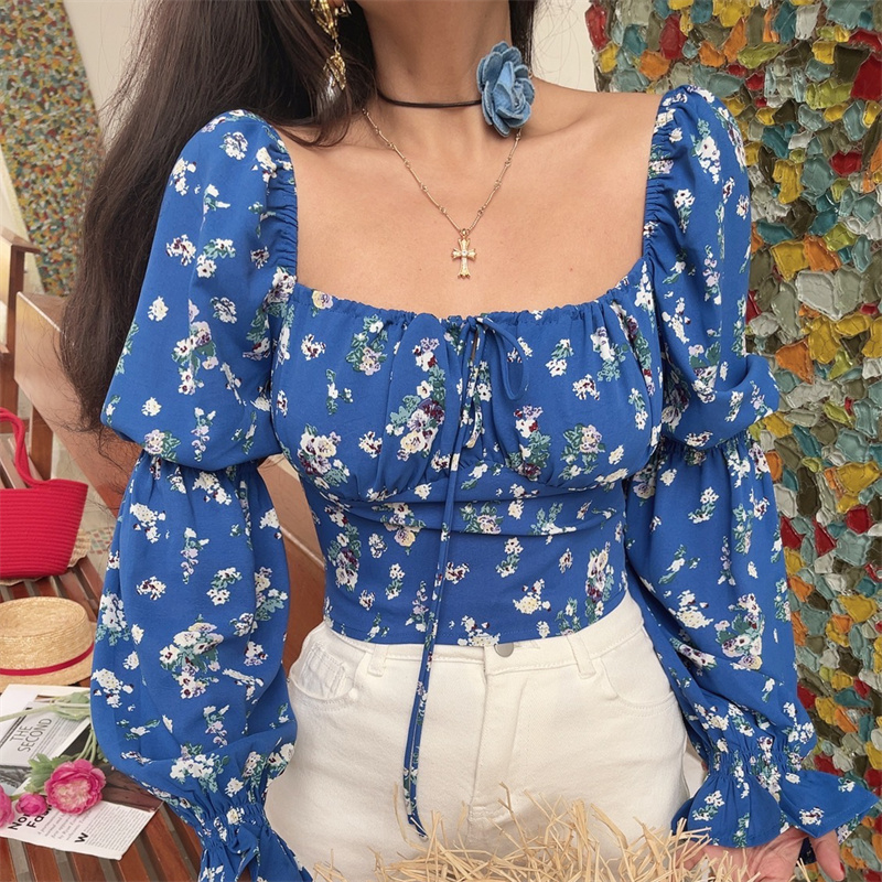 Blue Floral Cropped Blouse Shirt with French Square Neck and Lantern Sleeves for 2025 Spring/Summer Vacation Style Blue Floral Cropped Blouse Shirt with French Square Neck and Lantern Sleeves for 2025 Spring/Summer Vacation Style