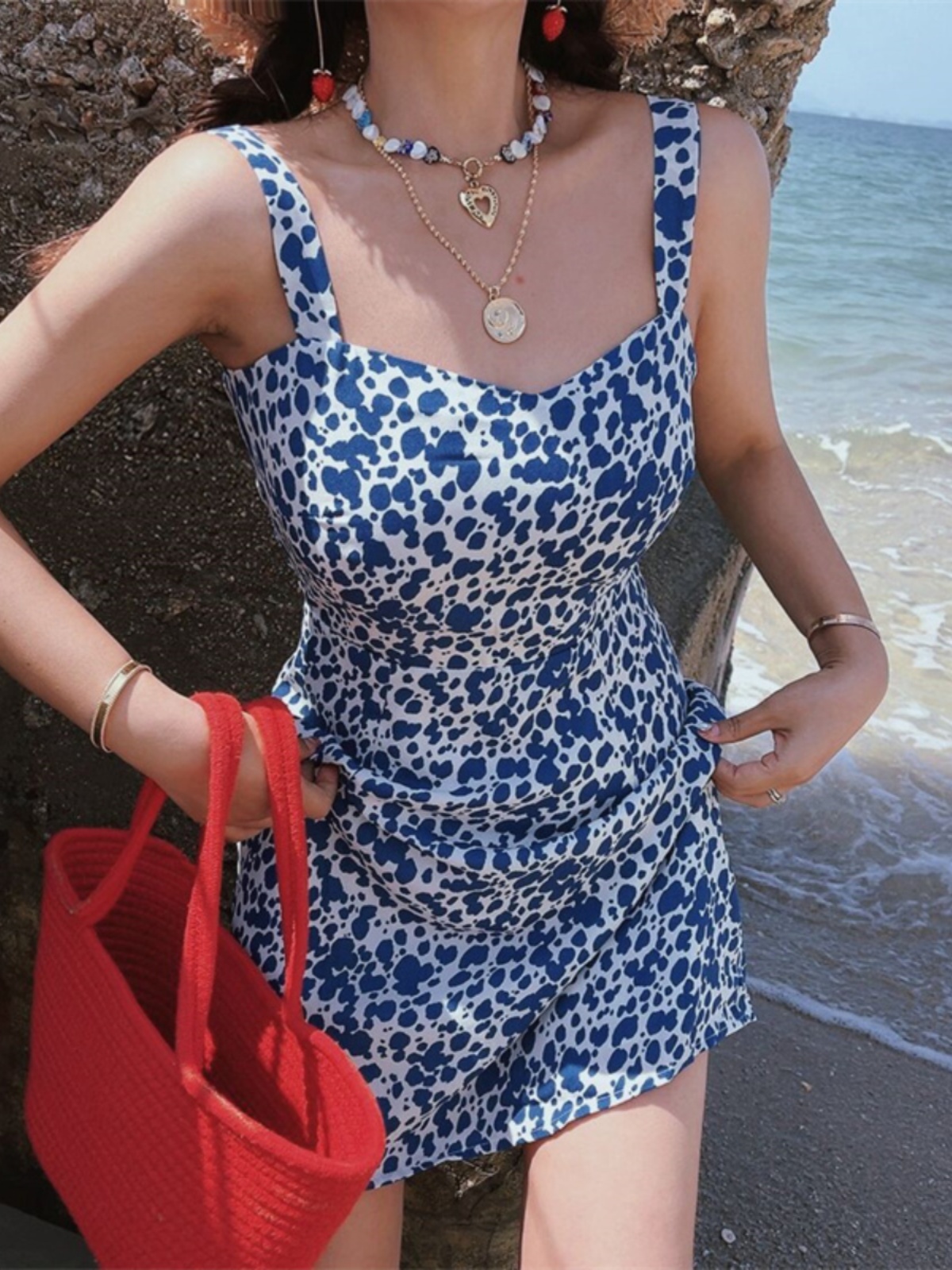 Blue Floral Waist-Defined Cami Dress - Square Neck American Vintage Style for Spring/Summer Vacation - Short Skirt, 2023 Trend Blue Floral Waist-Defined Cami Dress - Square Neck American Vintage Style for Spring/Summer Vacation - Short Skirt, 2023 Trend