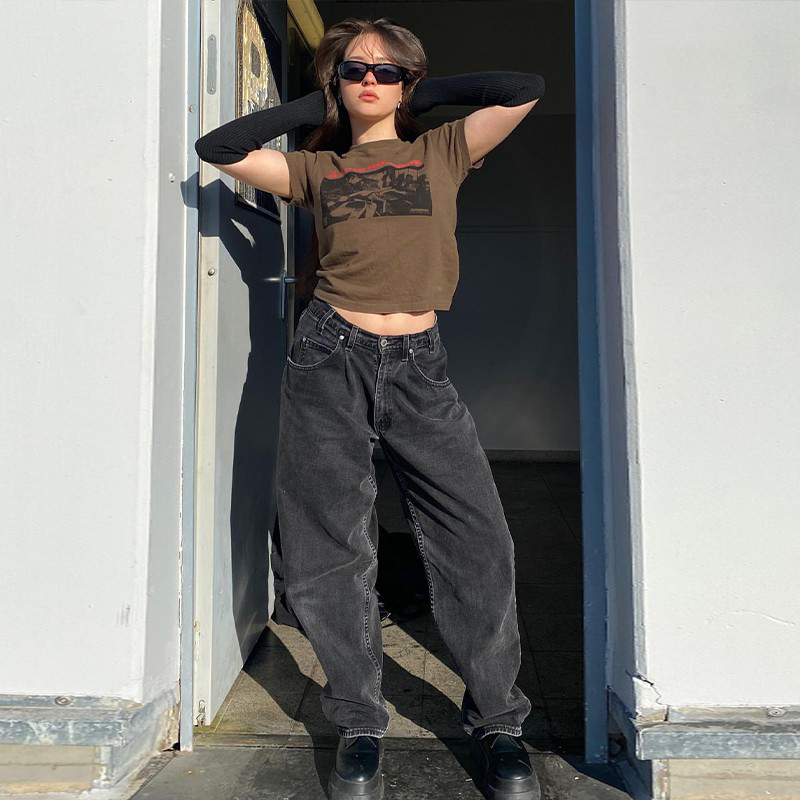 Brown Short-Sleeve Crop Top for Women - American Retro Y2K Summer Style, Euro-American ABG Hot Girl Fashion Brown Short-Sleeve Crop Top for Women - American Retro Y2K Summer Style, Euro-American ABG Hot Girl Fashion