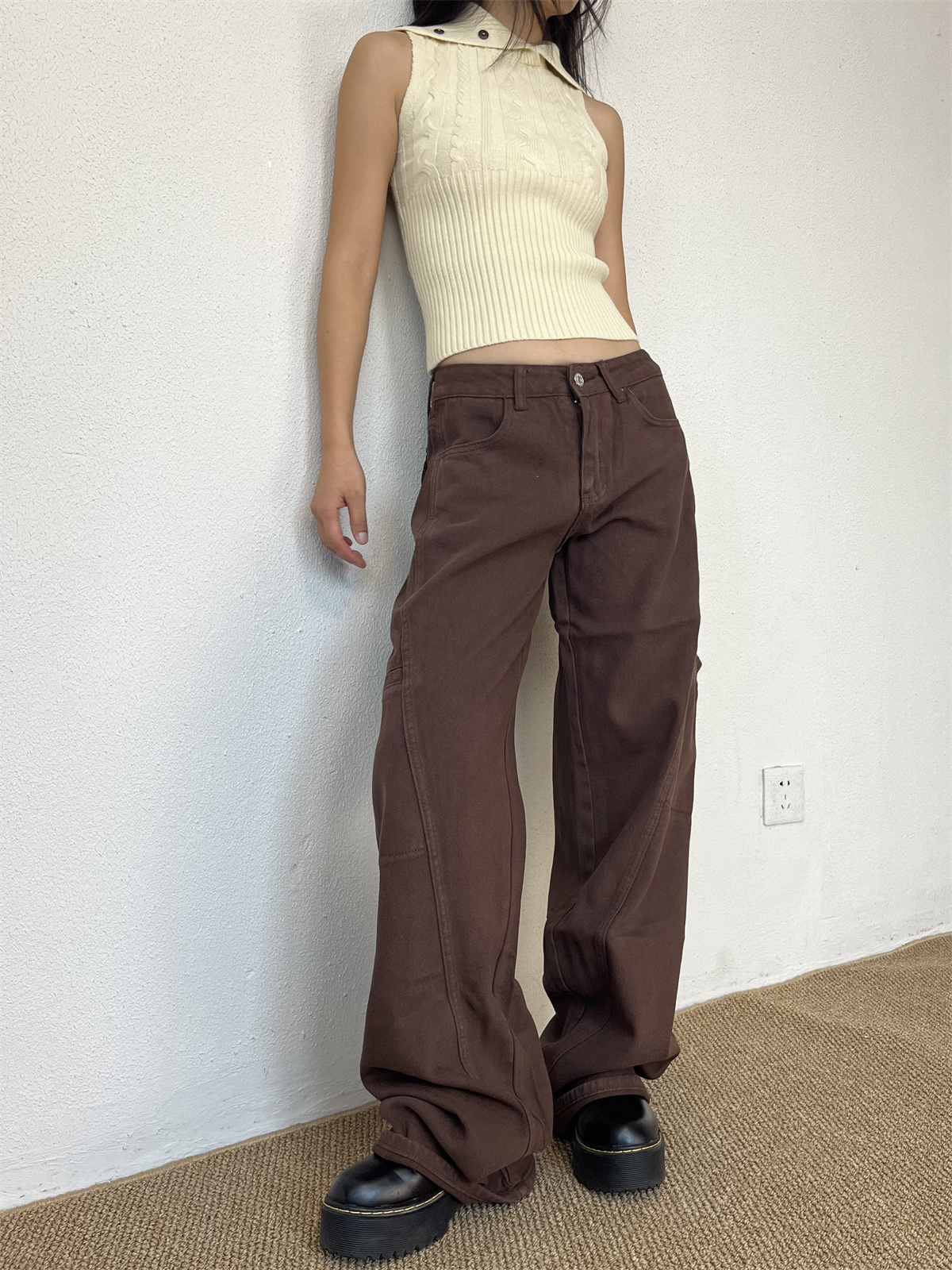 Brown Straight-Leg Floor-Length Jeans for Women - Slim Fit American High Street Style, Trendy 90s-Inspired Fashion Pants Brown Straight-Leg Floor-Length Jeans for Women - Slim Fit American High Street Style, Trendy 90s-Inspired Fashion Pants