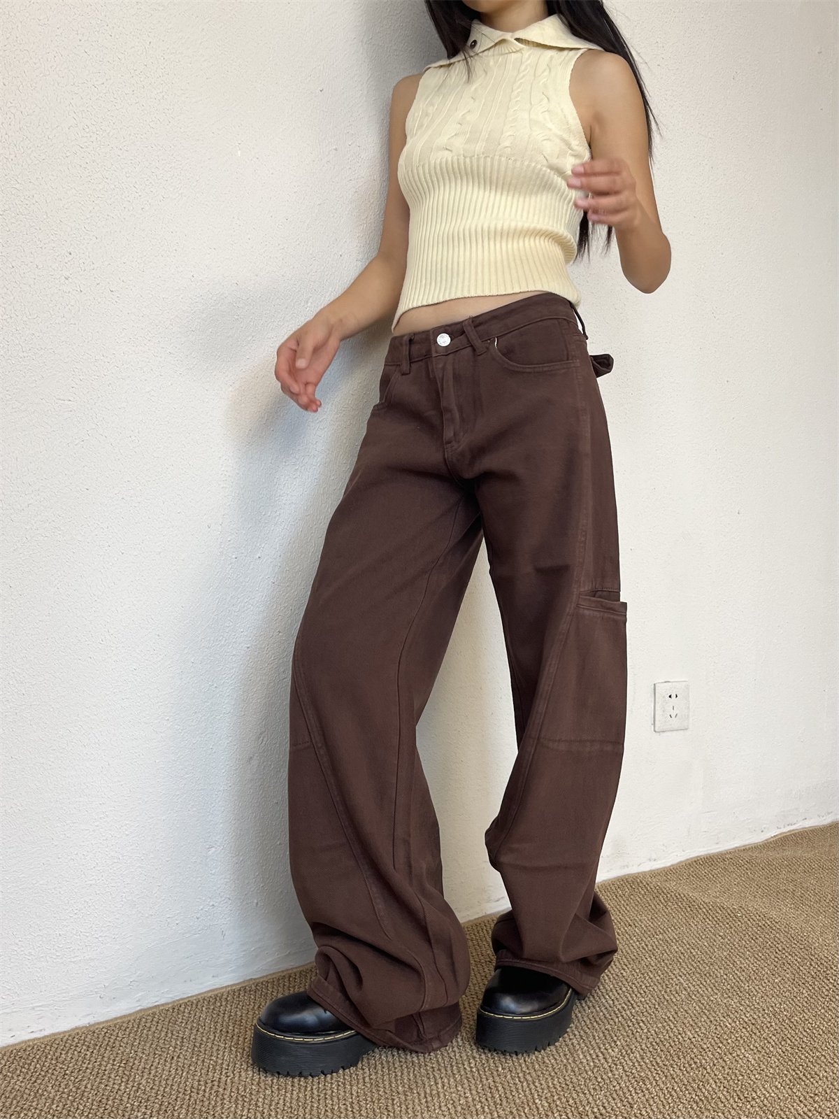 Brown Straight-Leg Floor-Length Jeans for Women - Slim Fit American High Street Style, Trendy 90s-Inspired Fashion Pants Brown Straight-Leg Floor-Length Jeans for Women - Slim Fit American High Street Style, Trendy 90s-Inspired Fashion Pants