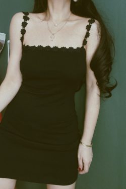 Chenopod Flower Shoulder Strap Black Camisole Dress - 2024 Spring/Summer French Lace Square Neck Vacation Dress for Hot Girls