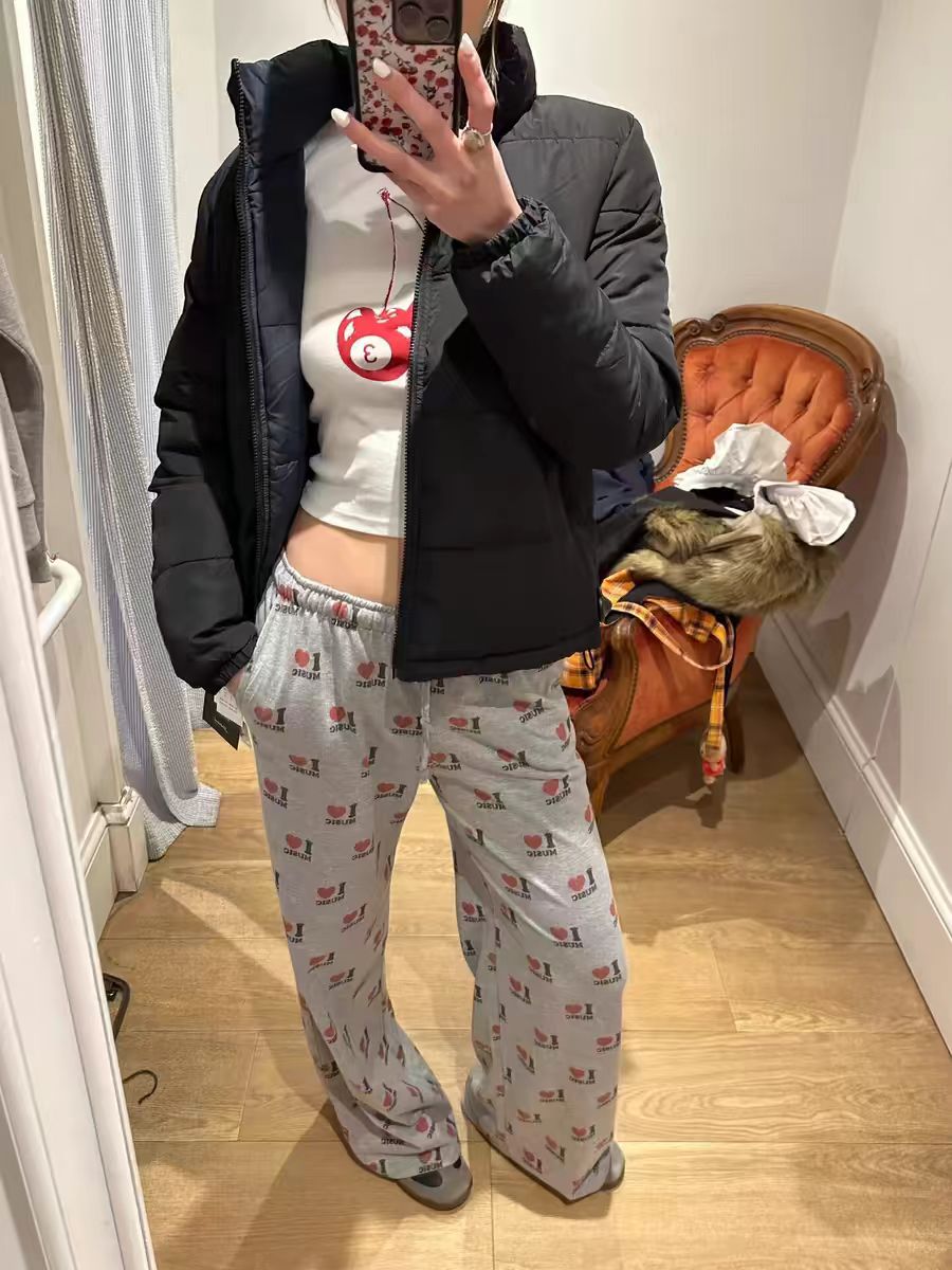 Cherry Print Shoulder-Fitted Slim-Fit Short T-Shirt for Women - Casual Versatile Style, Y2K Inspired Short Sleeves Cherry Print Shoulder-Fitted Slim-Fit Short T-Shirt for Women - Casual Versatile Style, Y2K Inspired Short Sleeves