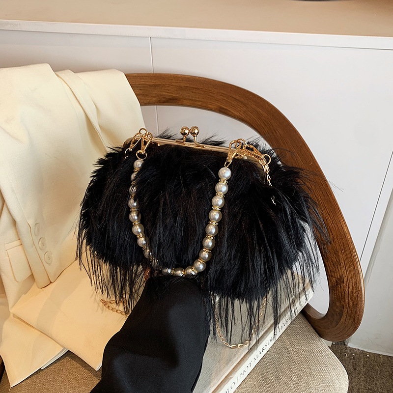 Chic Plush Shoulder Bag with Pearl Handle, Fluffy Design for Women, Spring/Summer 2025 High-End Fashion Accessory Chic Plush Shoulder Bag with Pearl Handle, Fluffy Design for Women, Spring/Summer 2025 High-End Fashion Accessory