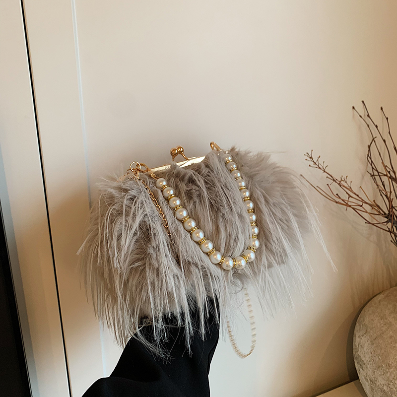 Chic Plush Shoulder Bag with Pearl Handle, Fluffy Design for Women, Spring/Summer 2025 High-End Fashion Accessory Chic Plush Shoulder Bag with Pearl Handle, Fluffy Design for Women, Spring/Summer 2025 High-End Fashion Accessory