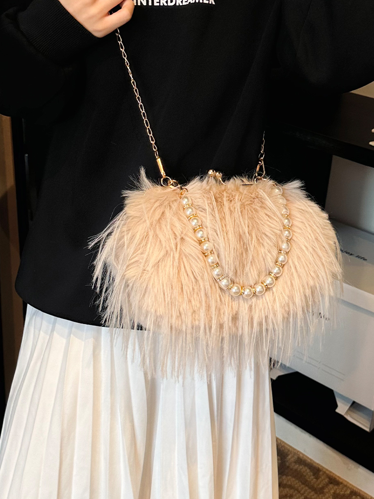 Chic Plush Shoulder Bag with Pearl Handle, Fluffy Design for Women, Spring/Summer 2025 High-End Fashion Accessory Chic Plush Shoulder Bag with Pearl Handle, Fluffy Design for Women, Spring/Summer 2025 High-End Fashion Accessory