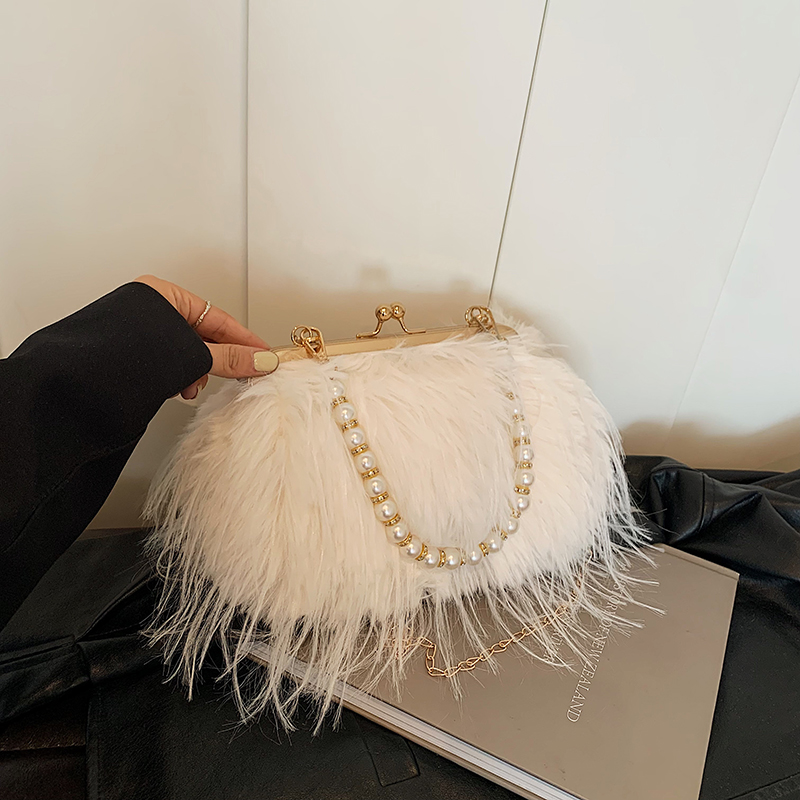Chic Plush Shoulder Bag with Pearl Handle, Fluffy Design for Women, Spring/Summer 2025 High-End Fashion Accessory Chic Plush Shoulder Bag with Pearl Handle, Fluffy Design for Women, Spring/Summer 2025 High-End Fashion Accessory
