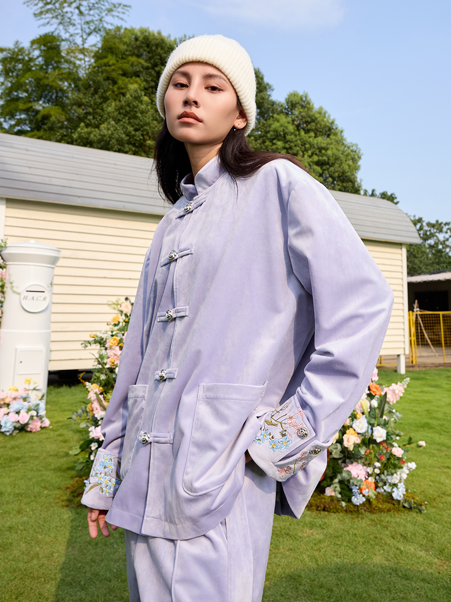 Chinese-Style Floral Velvet Cardigan with Stand Collar - Elegant Tang Suit Inspired Design for a Chic Look Chinese-Style Floral Velvet Cardigan with Stand Collar - Elegant Tang Suit Inspired Design for a Chic Look