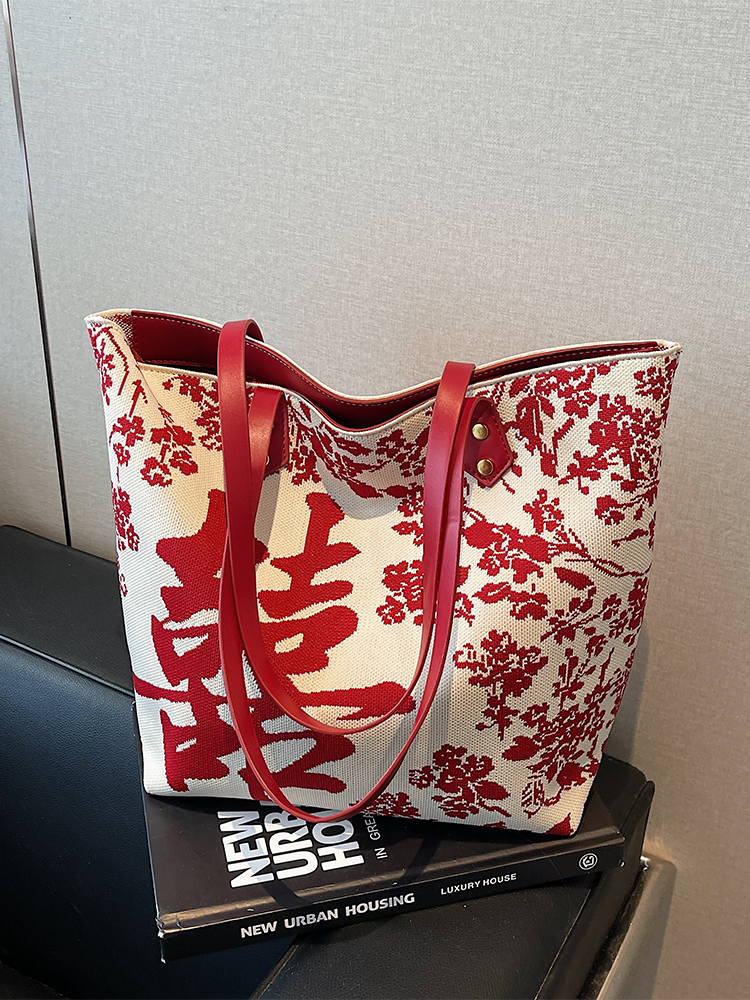 Chinese-Style Red Double Happiness Tote Bag - Large Capacity Shoulder Bag for Weddings and Special Occasions Chinese-Style Red Double Happiness Tote Bag - Large Capacity Shoulder Bag for Weddings and Special Occasions