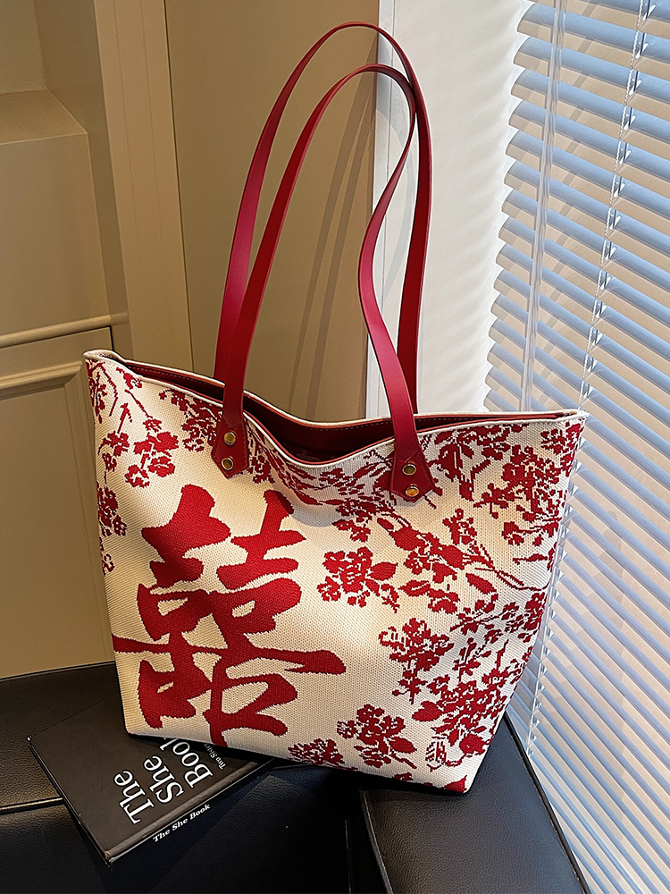 Chinese-Style Red Double Happiness Tote Bag - Large Capacity Shoulder Bag for Weddings and Special Occasions Chinese-Style Red Double Happiness Tote Bag - Large Capacity Shoulder Bag for Weddings and Special Occasions