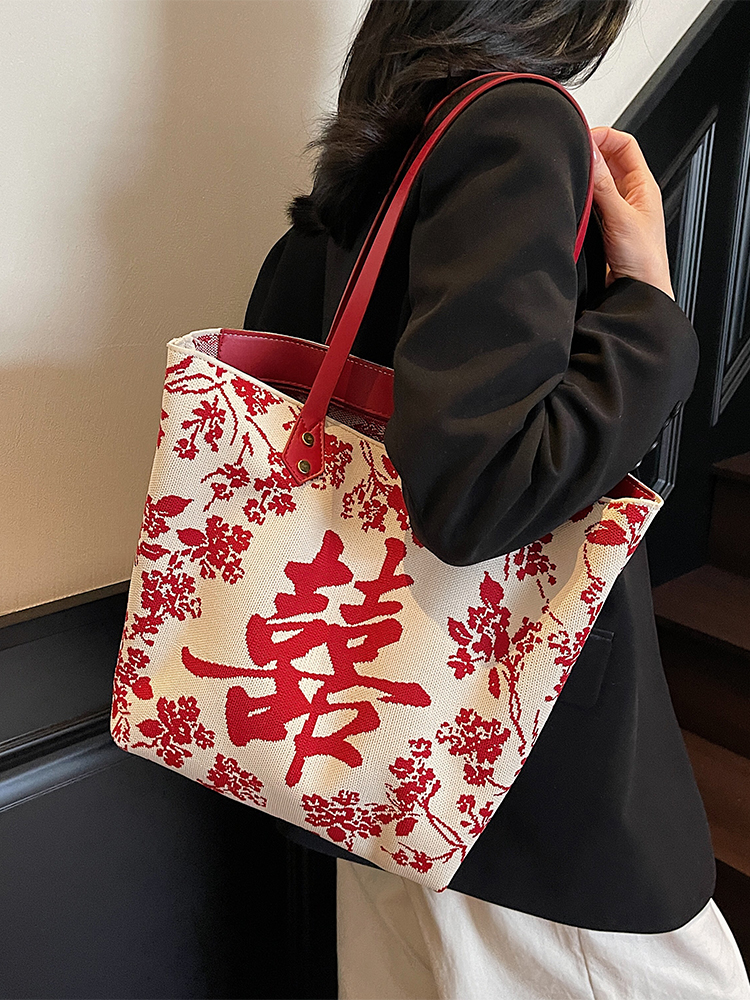 Chinese-Style Red Double Happiness Tote Bag - Large Capacity Shoulder Bag for Weddings and Special Occasions Chinese-Style Red Double Happiness Tote Bag - Large Capacity Shoulder Bag for Weddings and Special Occasions