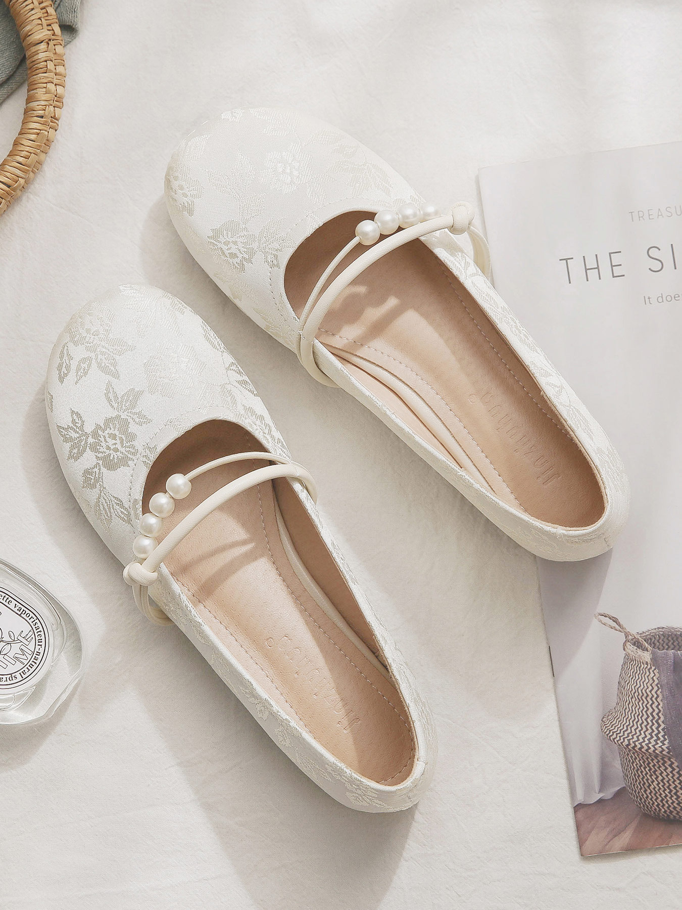 Chinese Style Sheepskin Mary Jane Shoes, Elegant Evening Flats for Women, Exquisite French Design, Perfect with Skirts and Dresses Chinese Style Sheepskin Mary Jane Shoes, Elegant Evening Flats for Women, Exquisite French Design, Perfect with Skirts and Dresses
