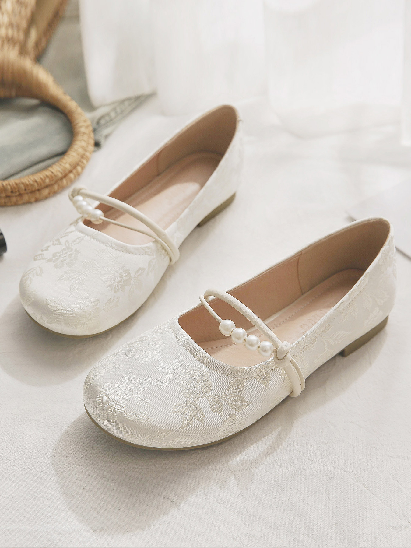Chinese Style Sheepskin Mary Jane Shoes, Elegant Evening Flats for Women, Exquisite French Design, Perfect with Skirts and Dresses Chinese Style Sheepskin Mary Jane Shoes, Elegant Evening Flats for Women, Exquisite French Design, Perfect with Skirts and Dresses