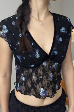 Color-Block V-Neck Lace Bow Chest Design Pullover Crop Short Sleeve T-Shirt for Women - Y2K Inspired Fashion Top