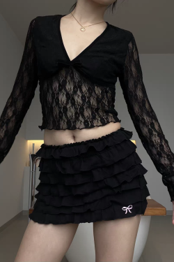 Color-Block V-Neck Lace Bow Chest Design Pullover Crop Short Sleeve T-Shirt for Women - Y2K Inspired Fashion Top