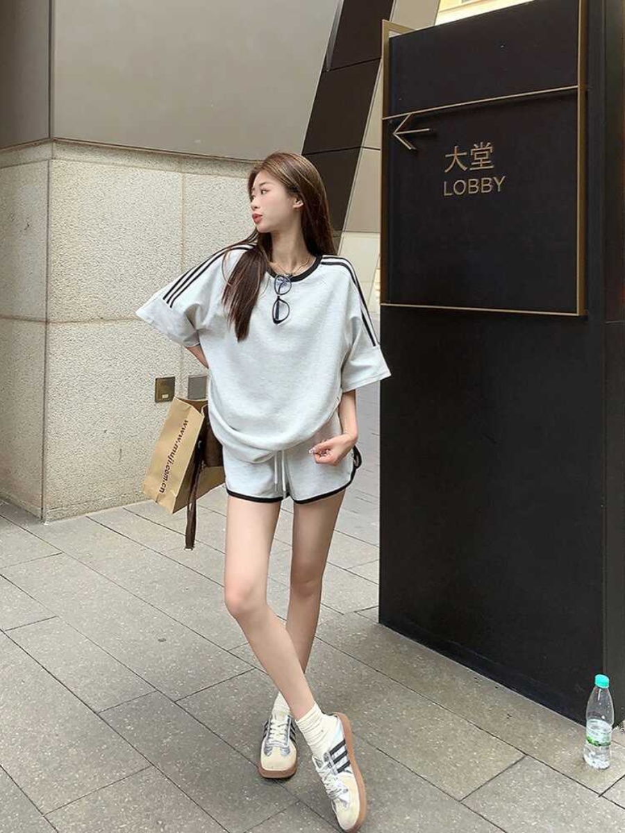 Color-Blocked Stripes Cotton Short Sleeve T-Shirt for Men and Women - Trendy Plus Size Loose Fit American Style Couple Outfit Color-Blocked Stripes Cotton Short Sleeve T-Shirt for Men and Women - Trendy Plus Size Loose Fit American Style Couple Outfit