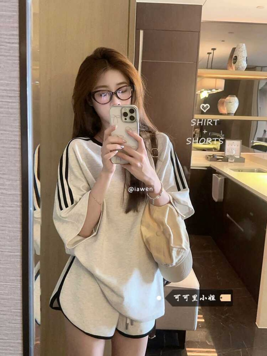 Color-Blocked Stripes Cotton Short Sleeve T-Shirt for Men and Women - Trendy Plus Size Loose Fit American Style Couple Outfit Color-Blocked Stripes Cotton Short Sleeve T-Shirt for Men and Women - Trendy Plus Size Loose Fit American Style Couple Outfit