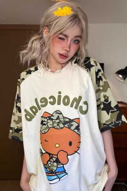 Color-Blocking Camouflage Hello Kitty Raglan Sleeve T-Shirt for Women - Casual 90s Inspired Short Sleeve Top