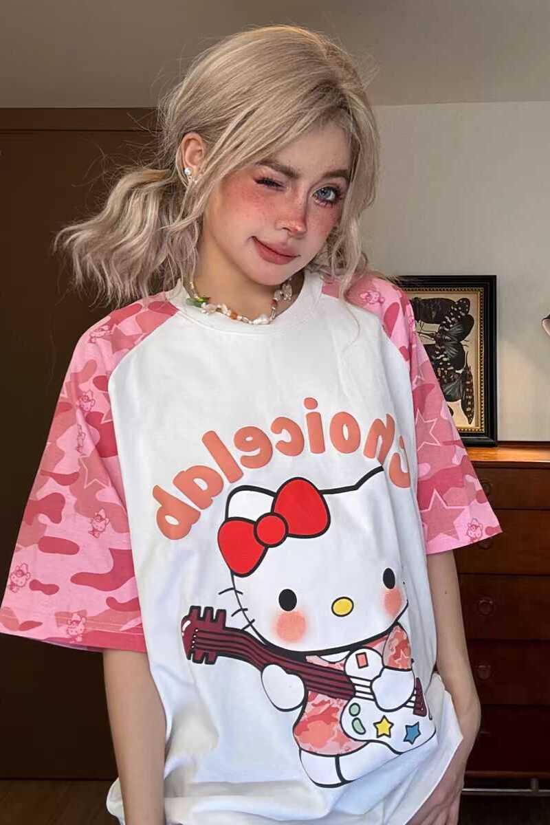 Color-Blocking Camouflage Hello Kitty Raglan Sleeve T-Shirt for Women - Casual 90s Inspired Short Sleeve Top