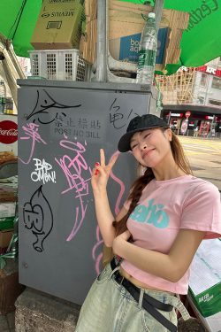 Colorful English Short Sleeve T-Shirt for Men and Women, Round Neck, Regular Fit, Couple's Hip-Hop Style, Trendy Urban Fashion Top