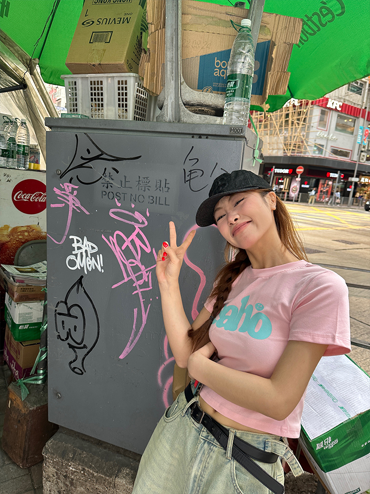 Colorful English Short Sleeve T-Shirt for Men and Women, Round Neck, Regular Fit, Couple's Hip-Hop Style, Trendy Urban Fashion Top Colorful English Short Sleeve T-Shirt for Men and Women, Round Neck, Regular Fit, Couple's Hip-Hop Style, Trendy Urban Fashion Top