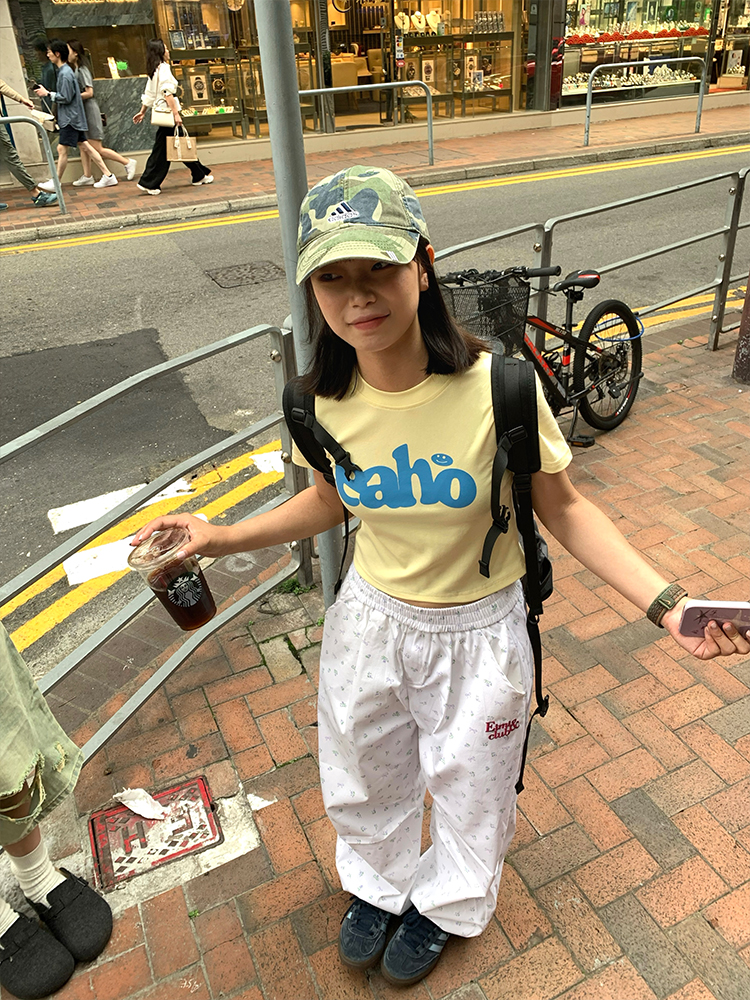 Colorful English Short Sleeve T-Shirt for Men and Women, Round Neck, Regular Fit, Couple's Hip-Hop Style, Trendy Urban Fashion Top Colorful English Short Sleeve T-Shirt for Men and Women, Round Neck, Regular Fit, Couple's Hip-Hop Style, Trendy Urban Fashion Top