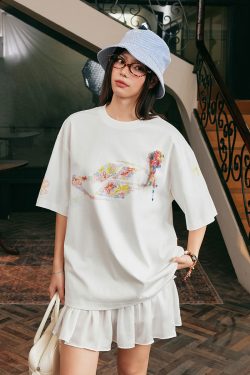 Colorful Floral Graffiti Crayon-Painted Short Sleeve T-Shirt for Kids with Bow Detail - Quirky and Fun Design