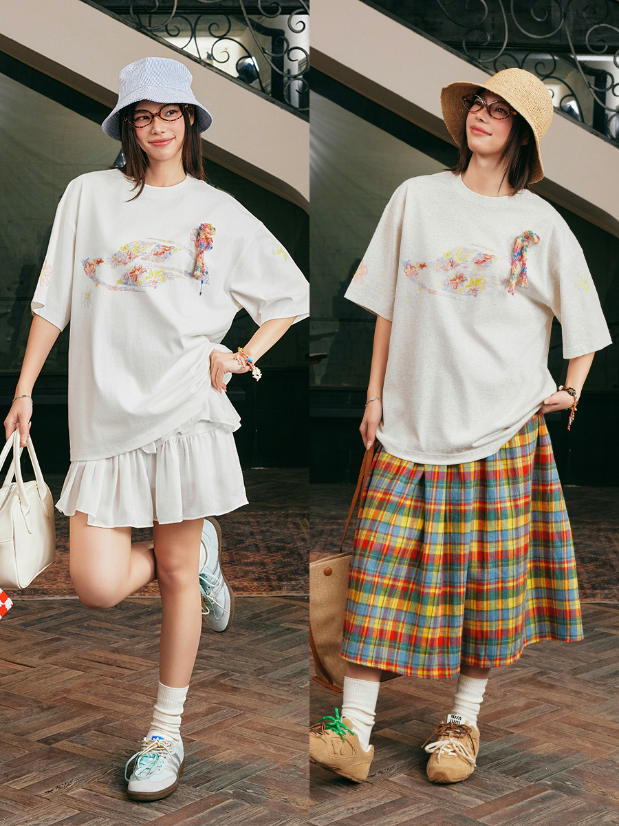 Colorful Floral Graffiti Crayon-Painted Short Sleeve T-Shirt for Kids with Bow Detail - Quirky and Fun Design Colorful Floral Graffiti Crayon-Painted Short Sleeve T-Shirt for Kids with Bow Detail - Quirky and Fun Design