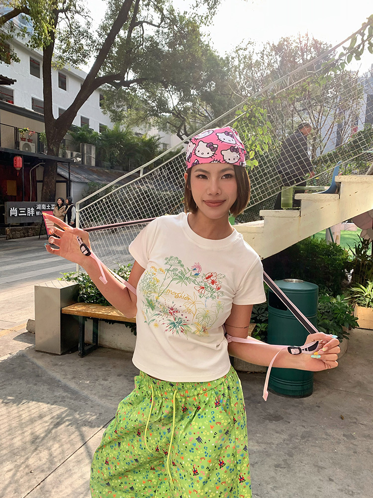 Colorful Floral Print Round Neck T-Shirt for Men and Women - Loose Casual Summer Base Layer - Y2K Style Colorful Floral Print Round Neck T-Shirt for Men and Women - Loose Casual Summer Base Layer - Y2K Style
