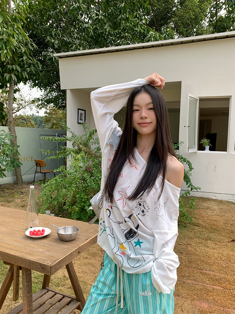 Colorful Printed Off-Shoulder Long Sleeve T-Shirt for Women | Casual Loose Fit Sun Protection Top for Spring & Summer Fashion Colorful Printed Off-Shoulder Long Sleeve T-Shirt for Women | Casual Loose Fit Sun Protection Top for Spring & Summer Fashion