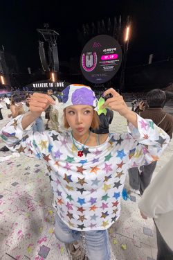 Colorful Star Print Asymmetrical Shoulder Long Sleeve T-Shirt - Vintage Summer Casual Top for Sun Protection and Relaxed Style