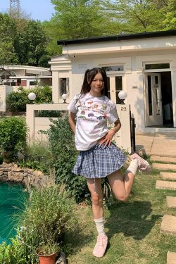 Custom Cartoon Letter Print Round Neck T-Shirt for Men and Women, Loose Casual Short Sleeve Top, Versatile Streetwear Style