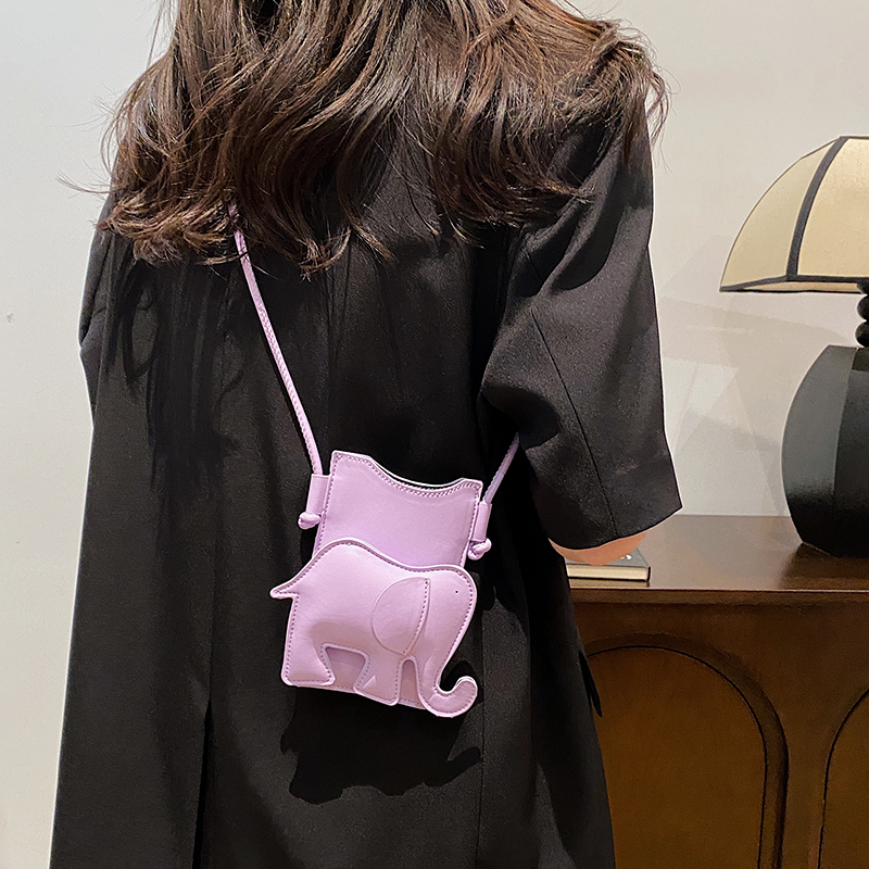 Cute Elephant Mini Crossbody Bag for Kids - Trendy Summer 2025 Accessory, Perfect for Walks and Phone Storage Cute Elephant Mini Crossbody Bag for Kids - Trendy Summer 2025 Accessory, Perfect for Walks and Phone Storage